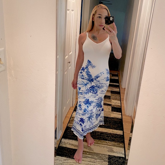 Dior Girl ⭐️ vacation Maxi dress! Shein size small 🌴🍹 - Picture 3 of 14